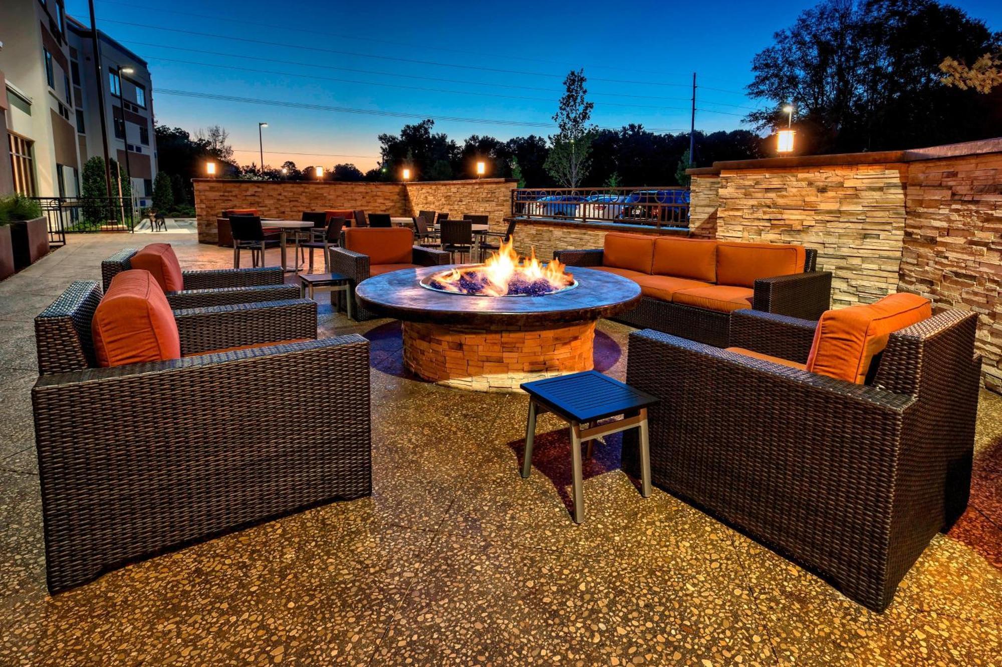 Courtyard By Marriott Oxford Hotel Екстериор снимка