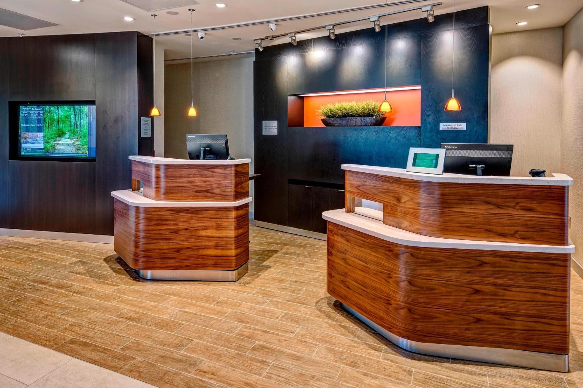Courtyard By Marriott Oxford Hotel Екстериор снимка