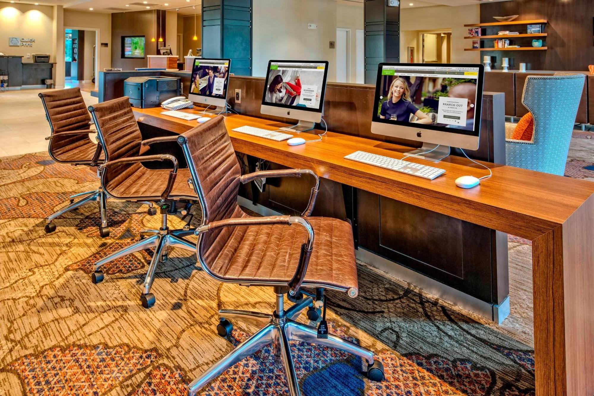 Courtyard By Marriott Oxford Hotel Екстериор снимка
